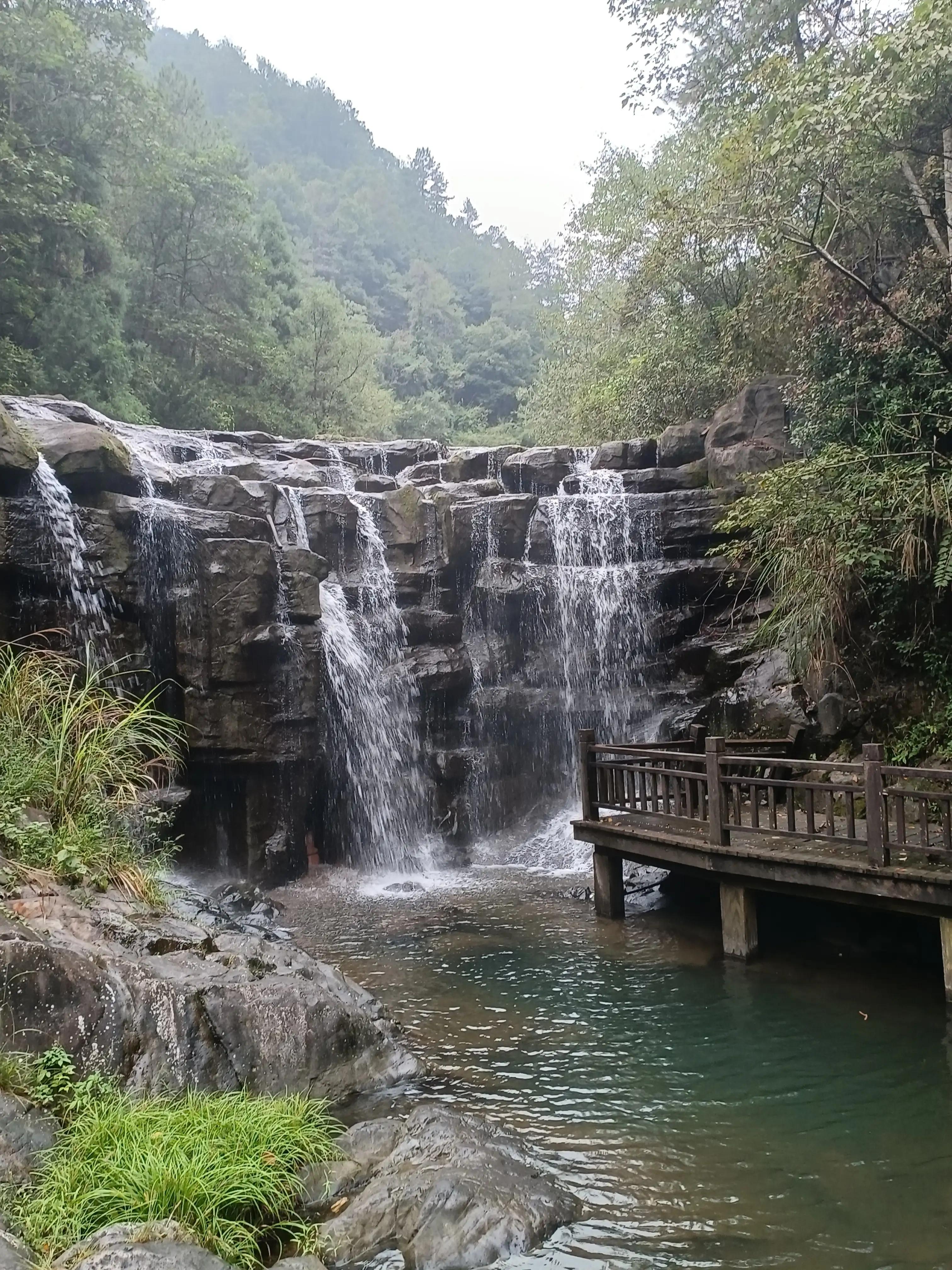 行到水穷处，坐看云起时一一雨游白云山