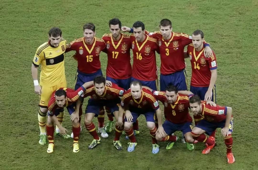 2010世界杯西班牙阵型（「深度」连续4届冠军选用4231阵型，2022世界杯哪个球队最适合？）