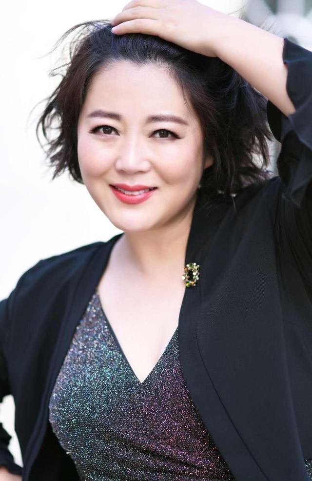 渐渐地王茜华发现,周京的这种aa制并不是所谓的开明,开放和现代,这