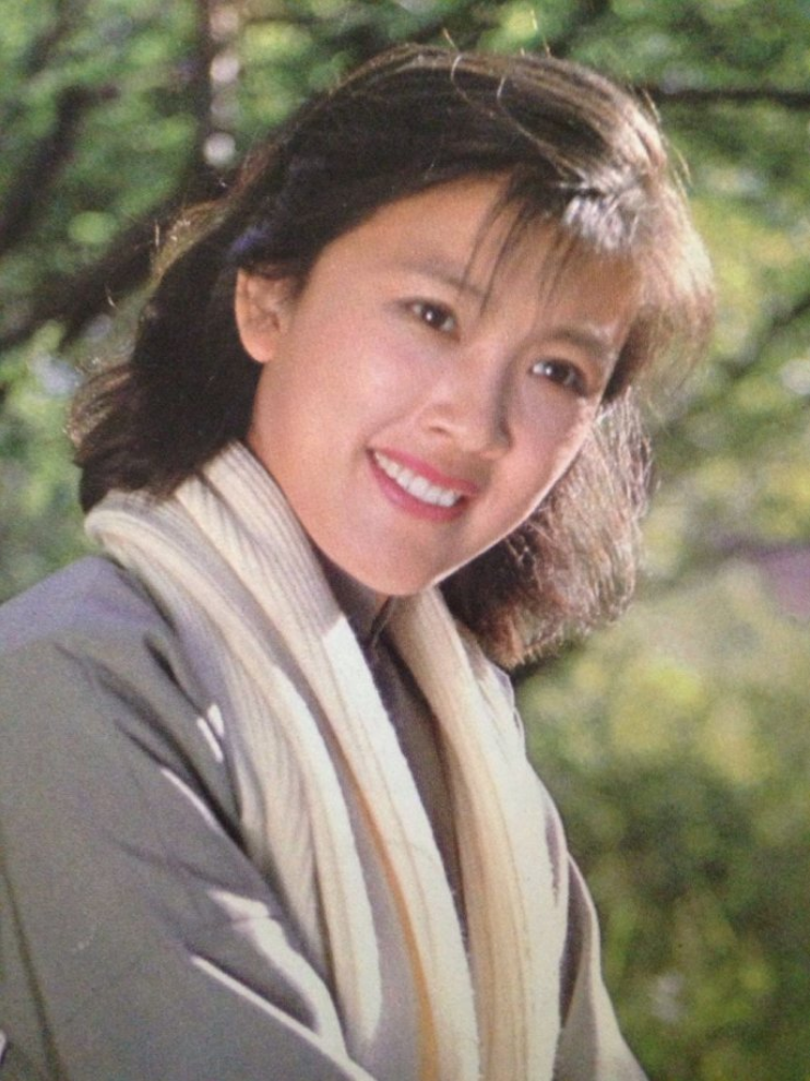 演员宋春丽：因拍戏终身不育，61岁却如愿当上母亲，自称无怨无悔