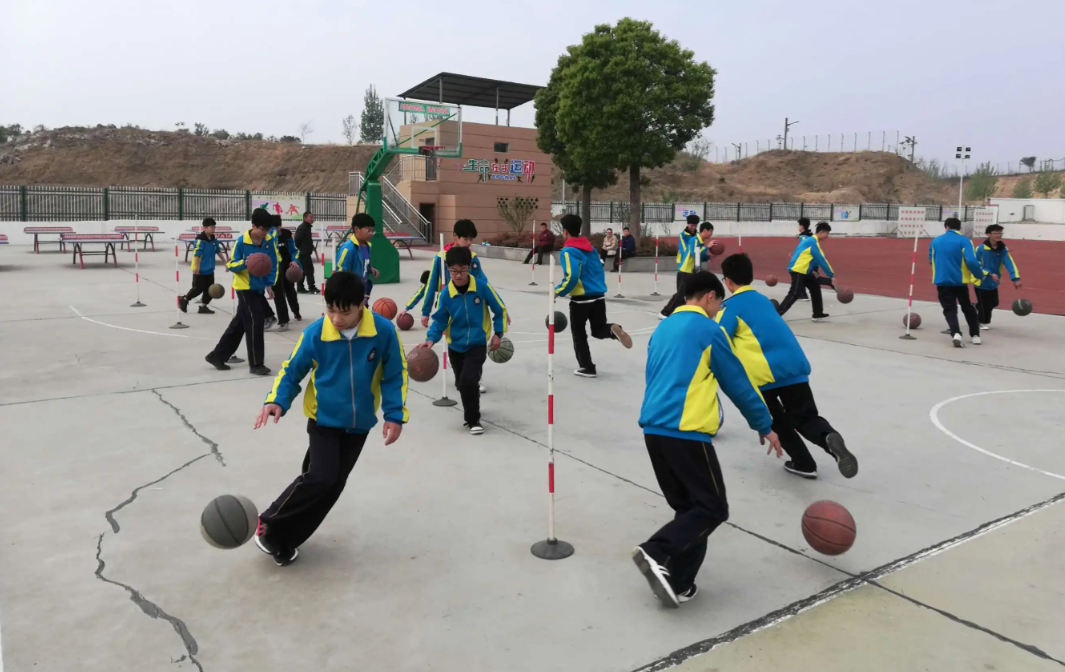 儿童篮球训练基础运球（中考体育攻略丨篮球运球的训练方法与技巧）