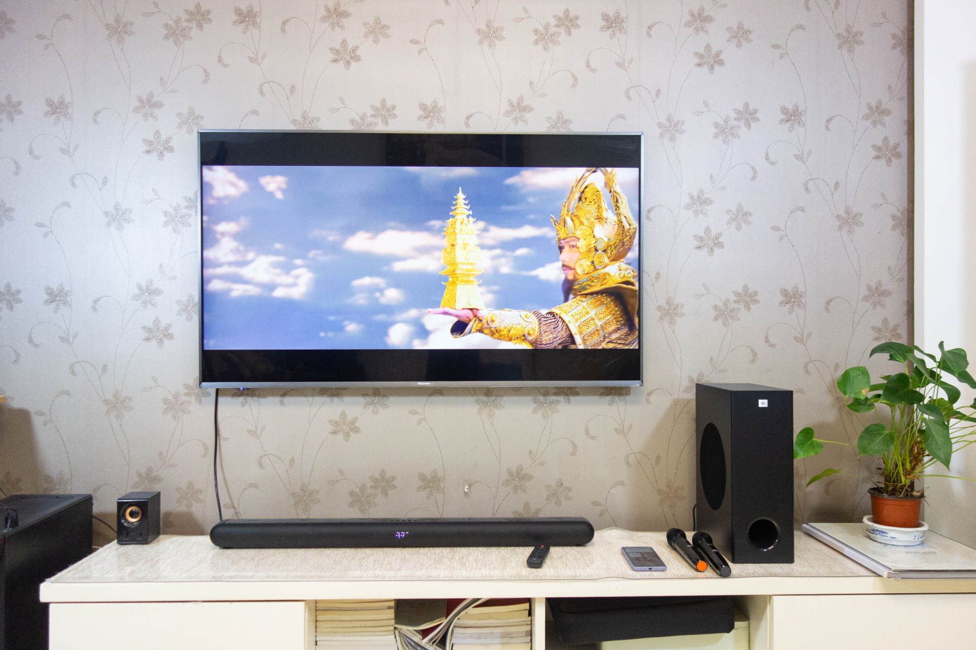 如何让客厅变成KTV？JBL KTV 350回音壁K歌不停