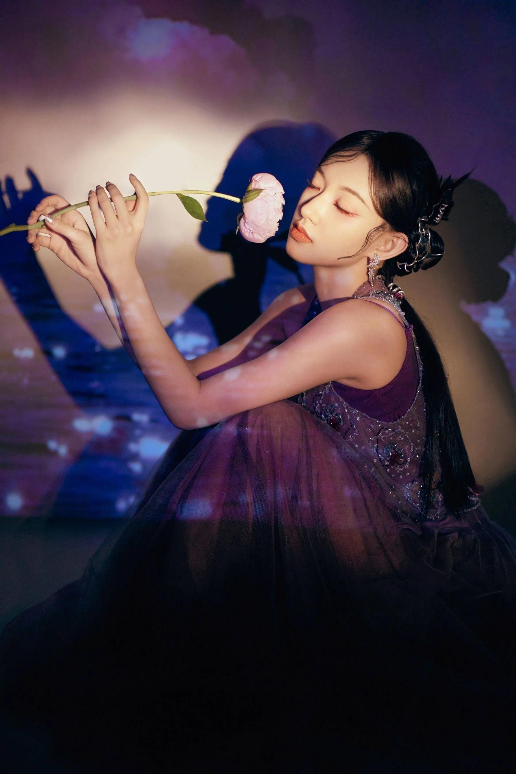 程潇长裙优美舞台照