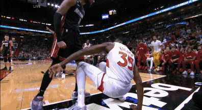 nba開場為什么有手勢招呼（NBA標(biāo)準(zhǔn)社交手勢：你太小了）