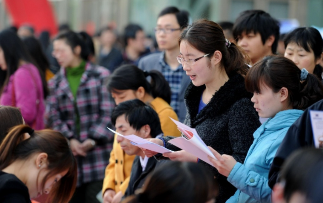 铁饭碗迎“好消息”，教师或要迎接周中假，上下班时间也有变化
