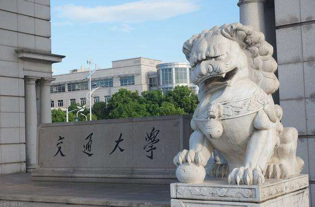 国内“百强大学”排行榜，南京大学表现亮眼，三所院校并列第十