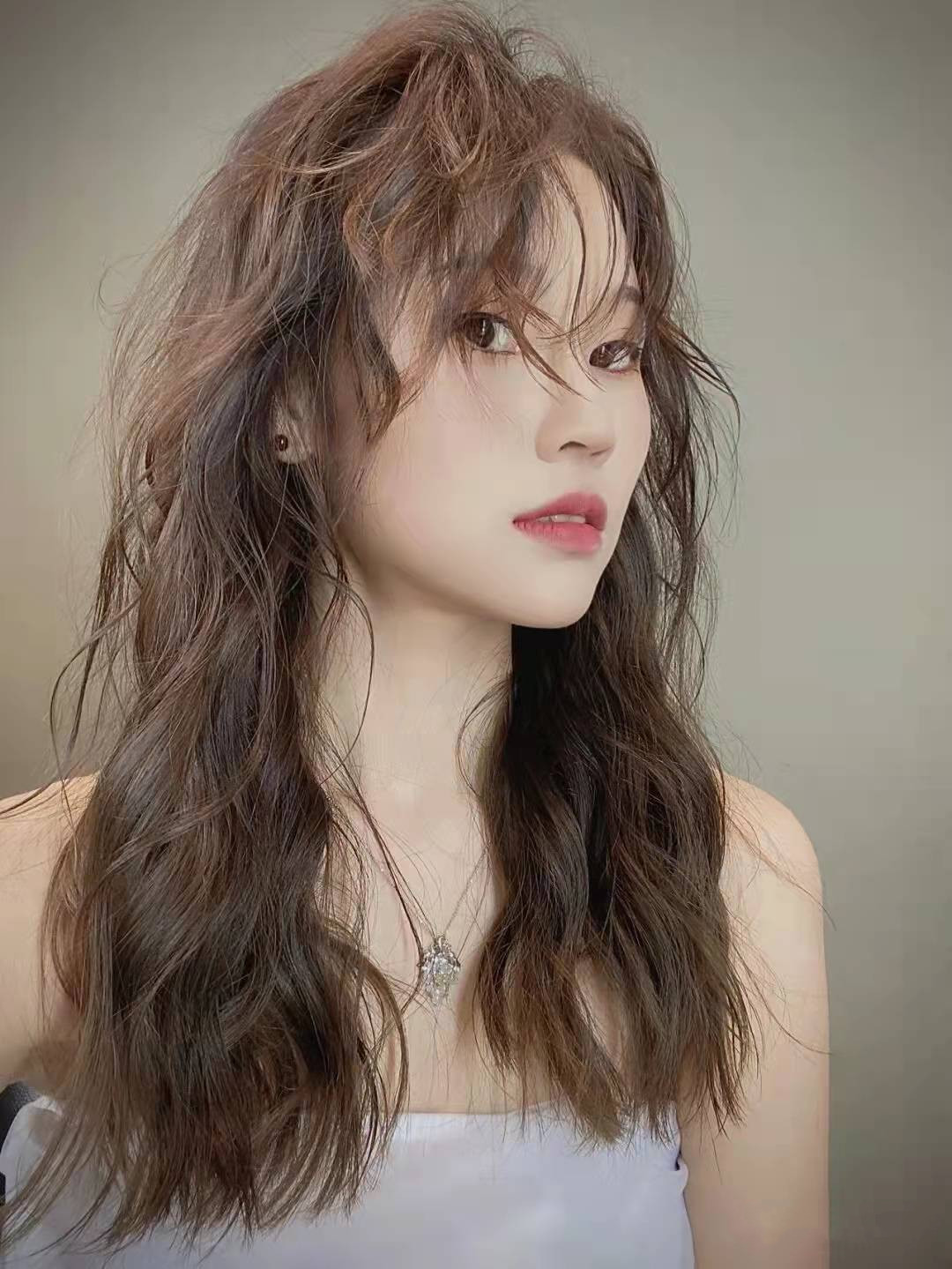 日系羊毛卷之所以比传统羊毛卷时尚减龄,一是因为卷形