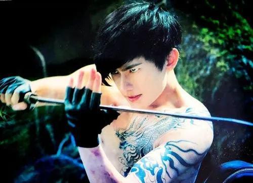 张起灵的麒麟纹身,更是有着隐藏的含义.