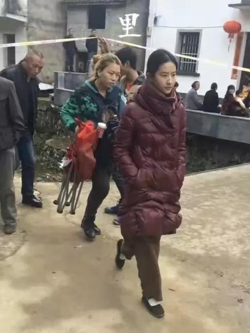 也就只有刘亦菲的颜值撑的起她的衣品