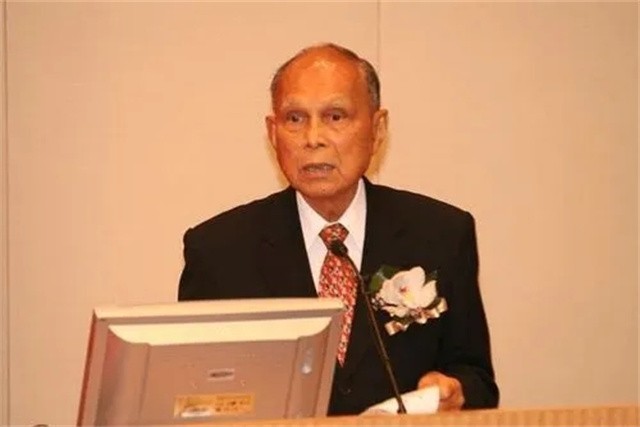 霍英东二房冯坚妮，霍母百般阻拦下偷偷迎娶，让霍英东钟情52年