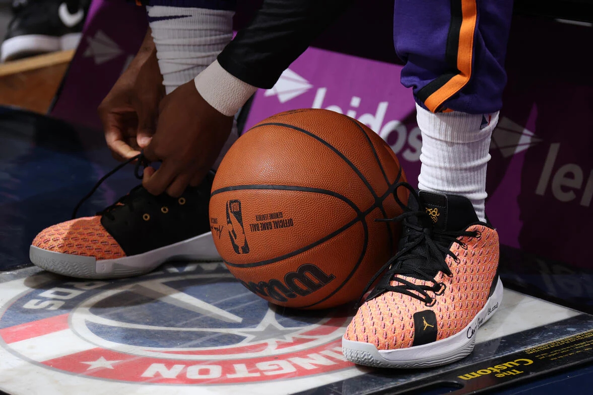 克里斯保罗球鞋13代(2月6日nba球鞋上脚,保罗上脚十二代签名鞋,兰德尔