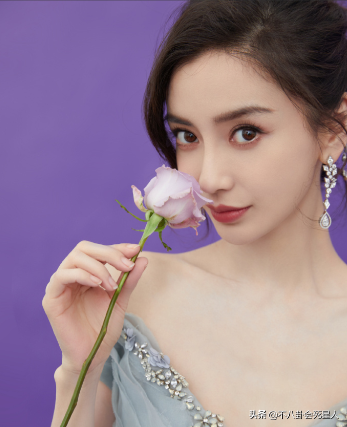 肋骨凸出、青筋暴起？这些女星看脸貌美如花，一露就“灾难”