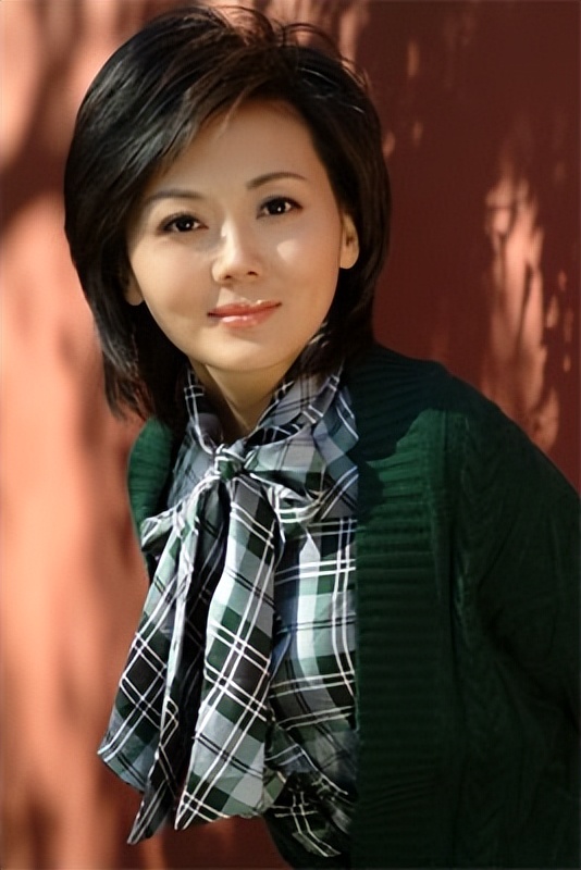 央视主持人柴璐：45岁至今未婚，事业成为她婚姻路上的绊脚石