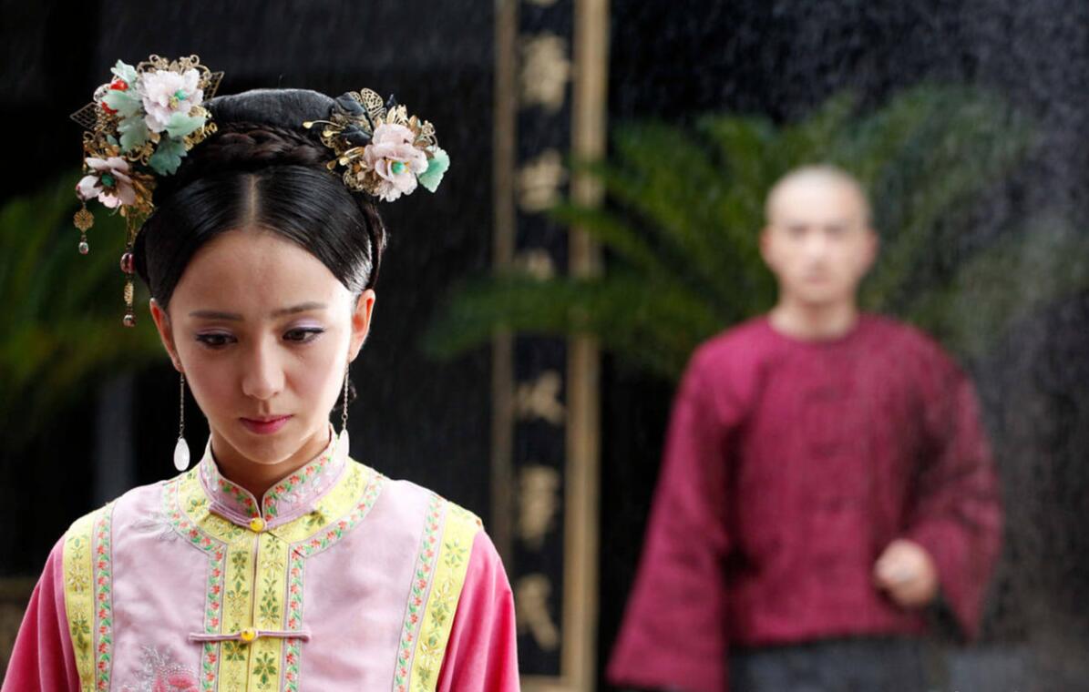 佟丽娅饰演的“年妃”，比蒋欣在《甄嬛传》里华妃更让人心疼