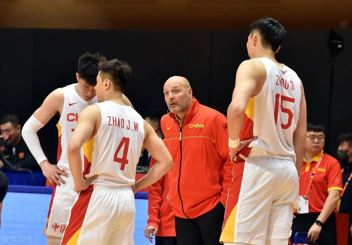 NBL和cba哪个水平高（男篮国际水平的仅有6人，吴前崔永熙最有默契，2米13巨头实至名归）