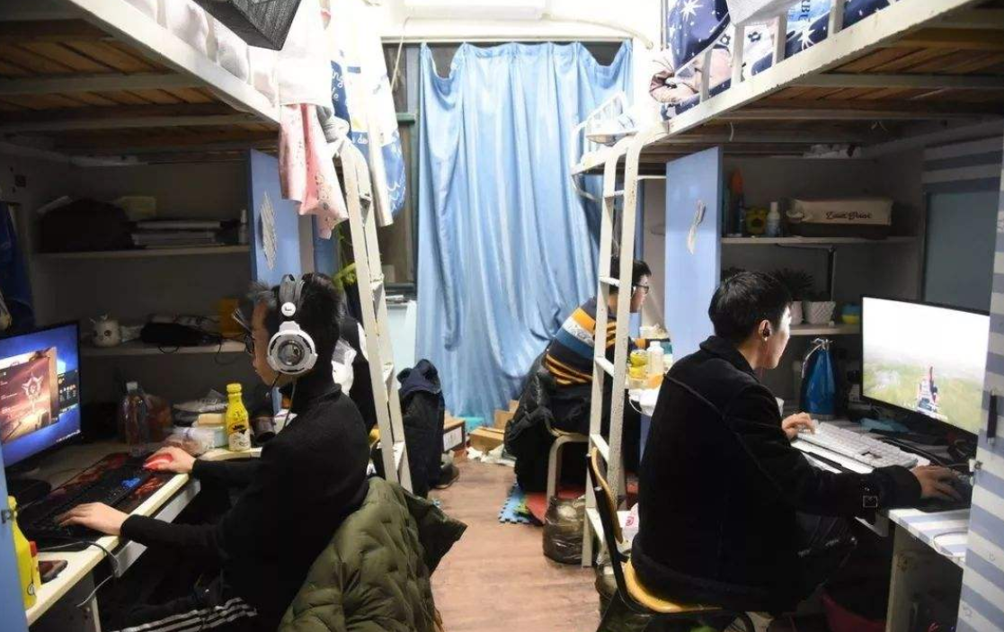 世界上最恐怖的学校（大学寝室）