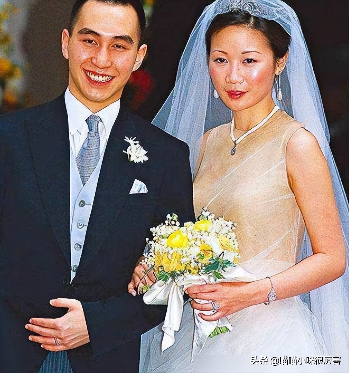 很多人都说赌王家的女孩子是**金汤匙出生的,却不知道罗秀茵甚至比