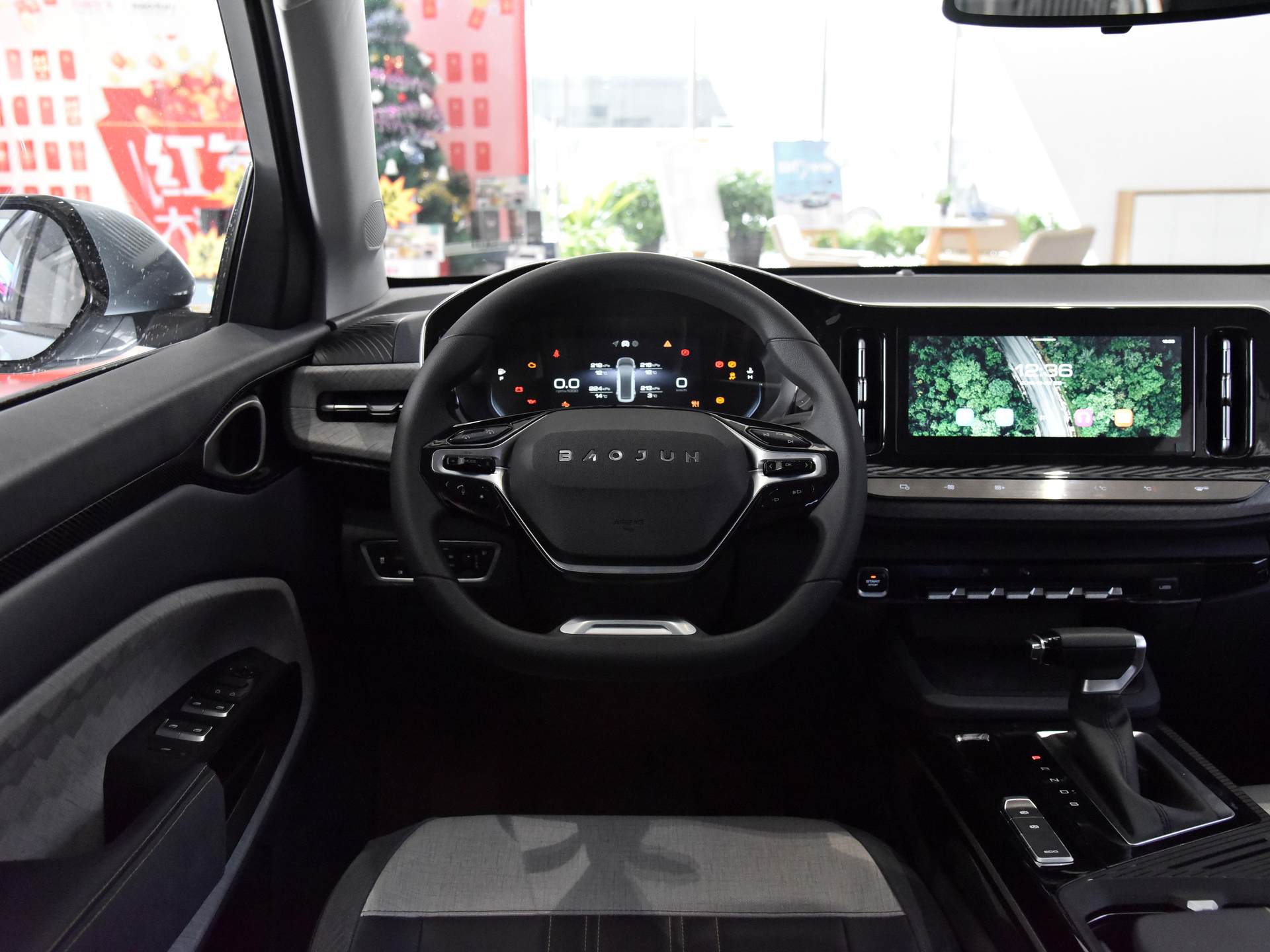 空间至上,大气好看,内饰优雅,实拍新宝骏rm-5