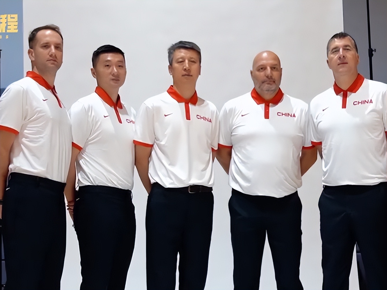 中国篮球队队员（中国男篮名单解析，7后卫竞争激烈，内线三巨头，新帅怎么搭配？）-趣拿体育