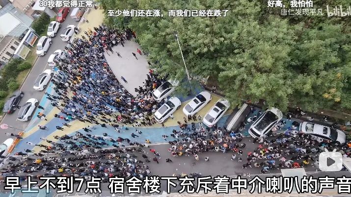 当富士康工人成为网红：一边拧螺丝，一边拍下流水线百态人生