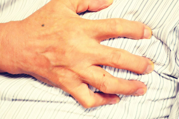 吃饭好好的，突然心脏骤停倒地，咋回事？遇到这种情况，怎么办？