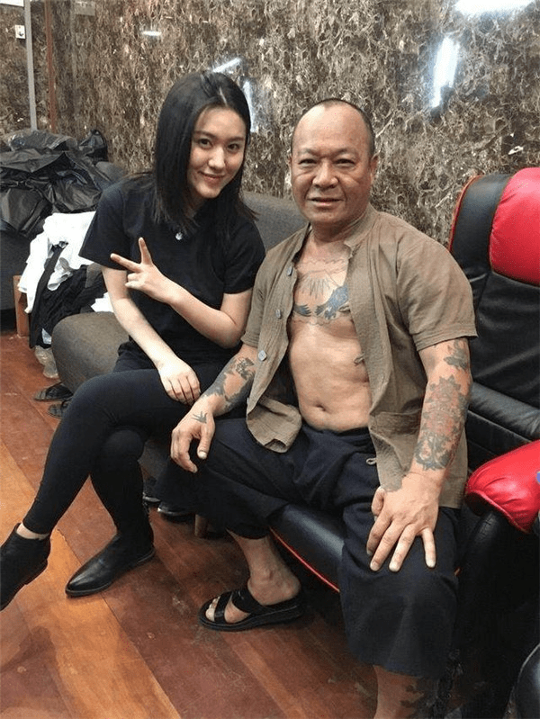 吴志雄:风光时手下近2000人,落魄时欠债千万,今69岁生活如何?