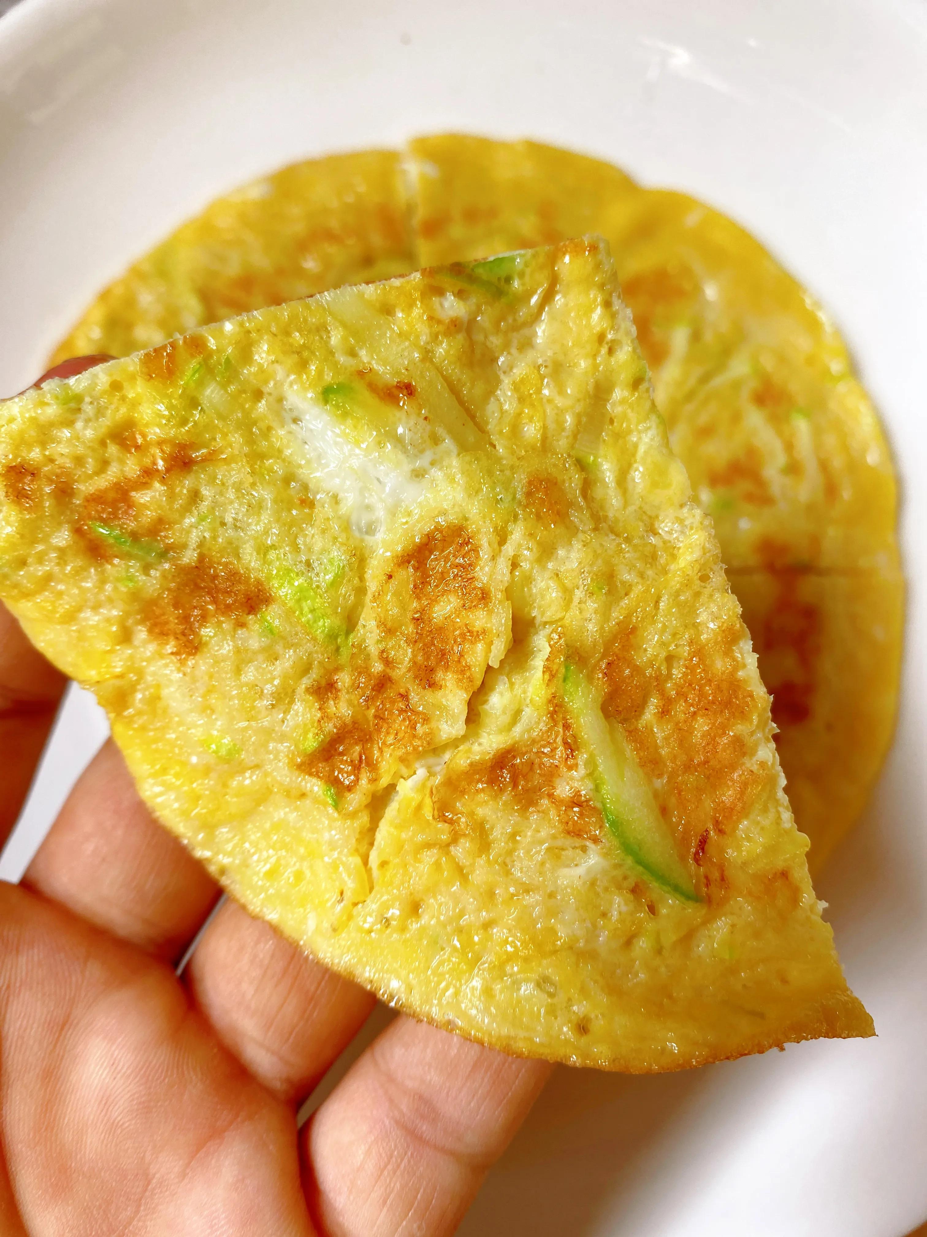 【西葫芦鸡蛋饼】做法步骤图 减肥也能吃的美食-起舞食谱网