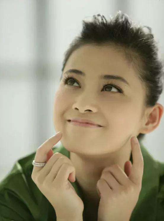 请欣赏40位明星独特灵秀的侧颜之美