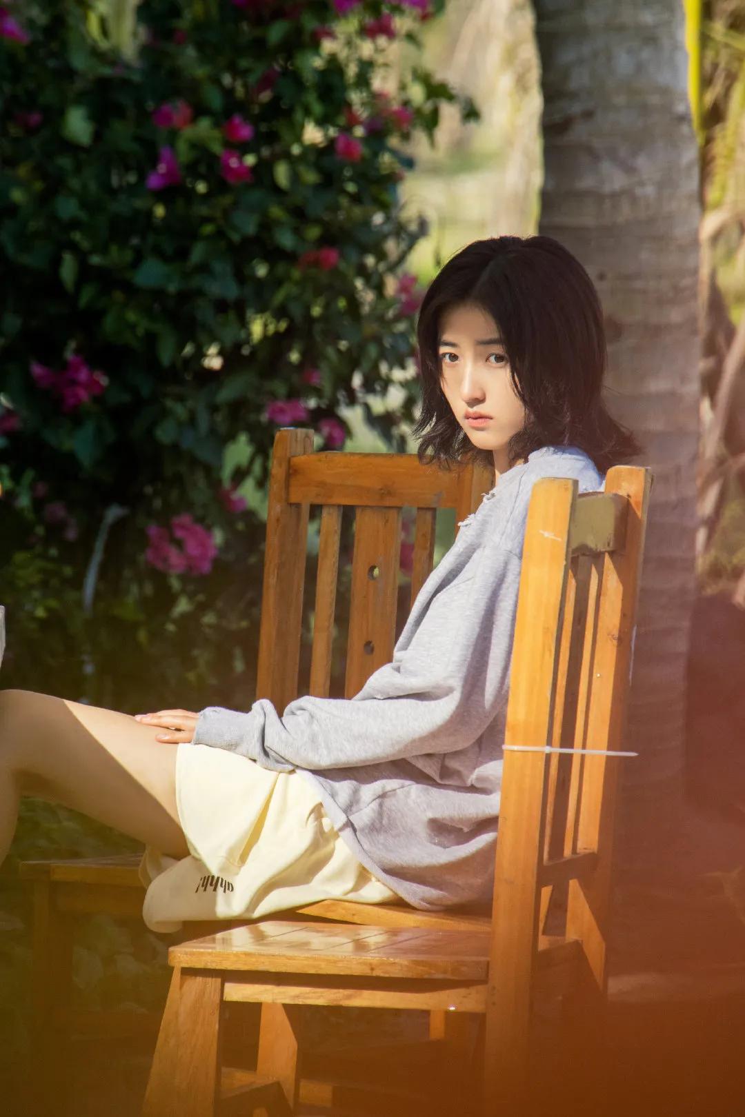 张子枫近期综艺穿搭