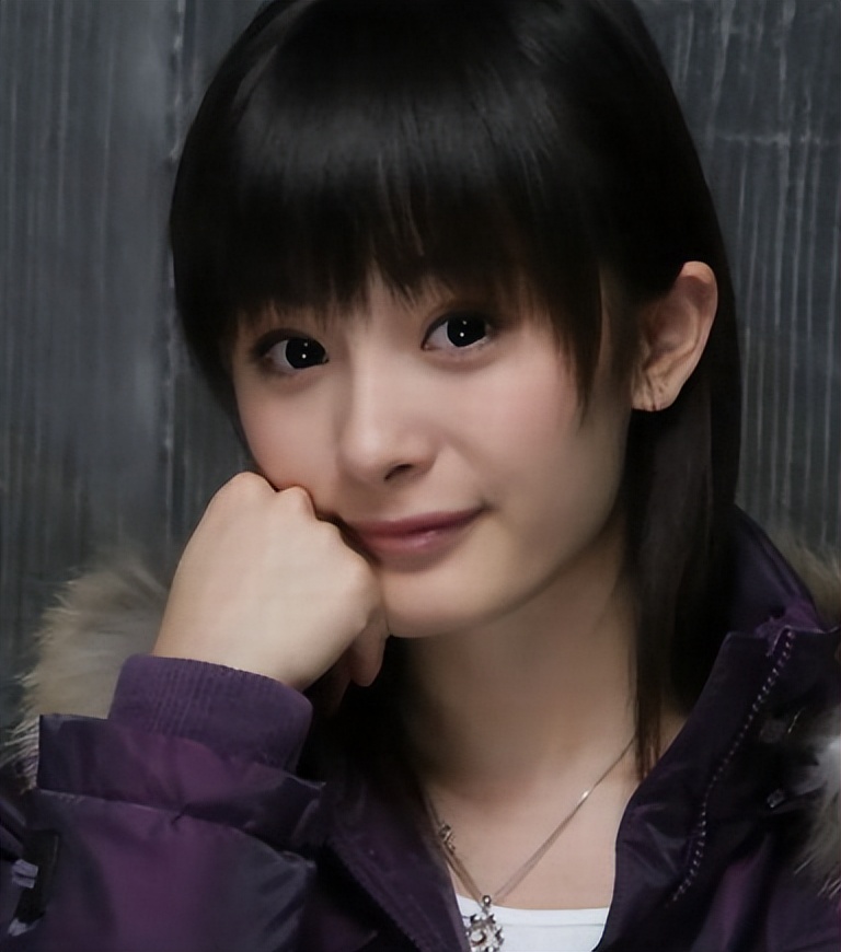 女星们的十几岁，还真是超好看耶！看完后再想想自己的18岁？