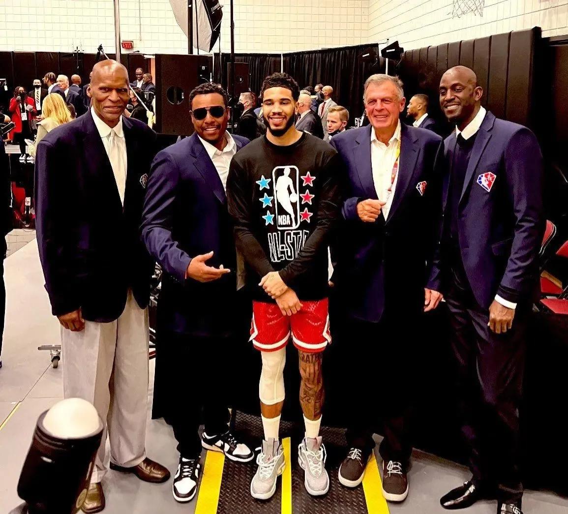 詹姆斯投资的产业（生涯薪资超4.3亿美元，“投资达人”詹姆斯身价超过乔丹了么？）