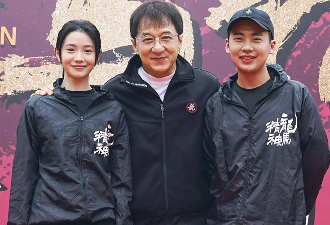 《龙马精神》首映礼,成龙提易烊千玺惹争议,你站哪一方