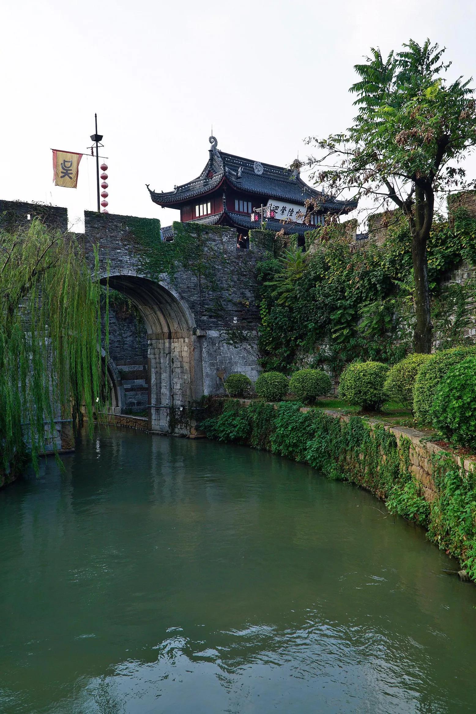 苏州美丽的盘门景区