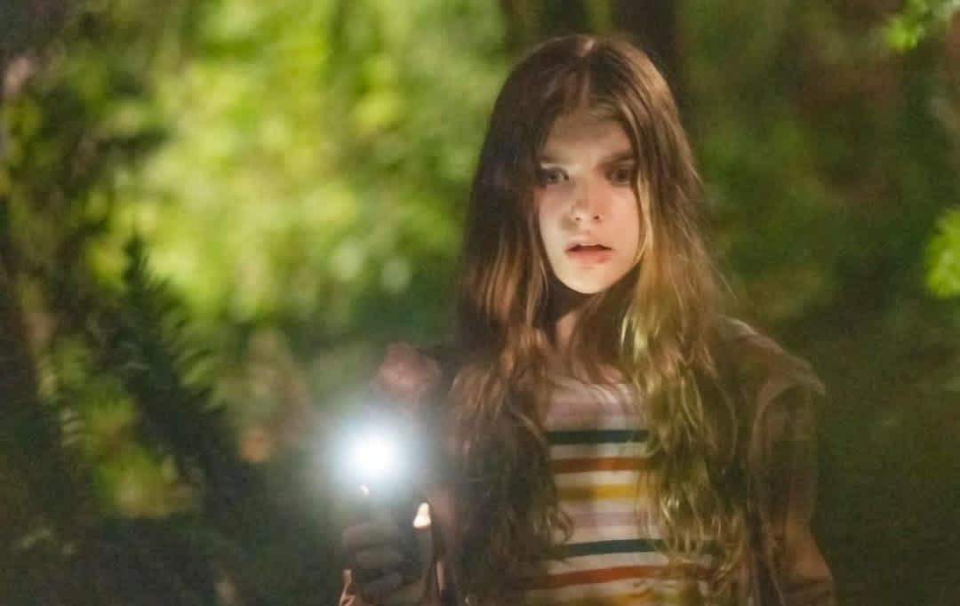 《壮志凌云》17岁女儿精致五官超抢镜，首映会上与阿汤哥亲密合影