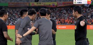 中超-皮纳直红裴帅绝平，10人河南1-1赛季仍不胜，深圳结束连败