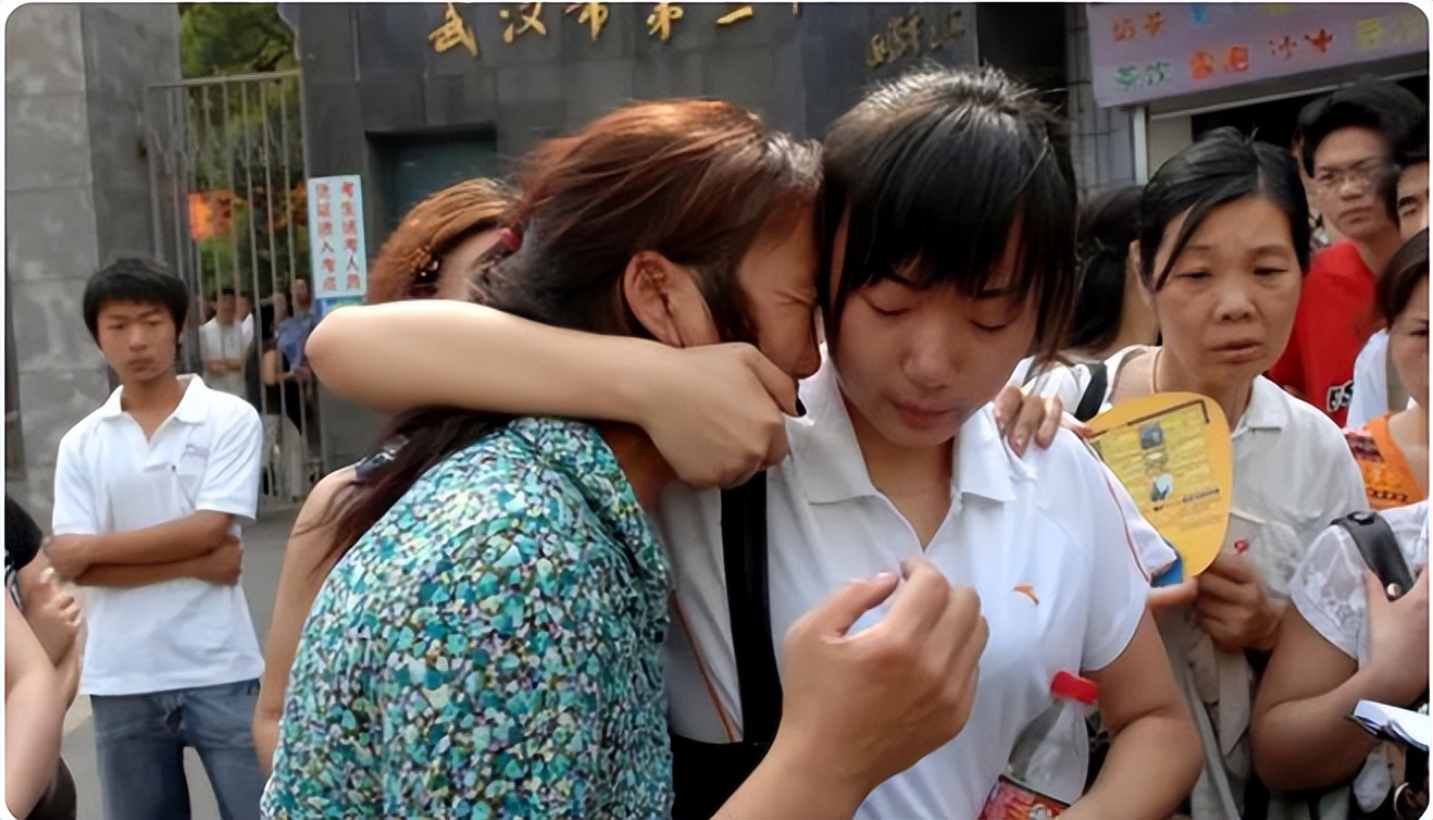 你知道高三家长卑微到什么程度？简直不敢想象，连老师也变柔软了