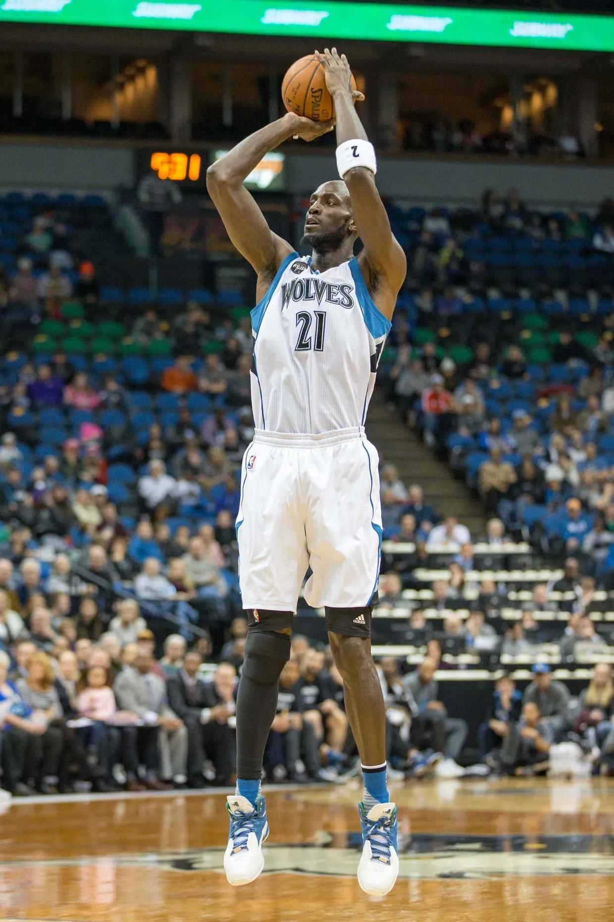 nba篮板为什么这么高（美媒列出当选篮板王次数最多的12人：现役三人入选，有人11次当选）