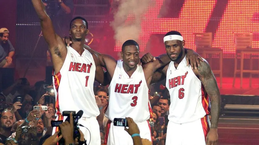 nba有哪些队获得过总冠军（库里、汤普森、格林又拿一冠，NBA哪组三巨头拿到的总冠军最多？）