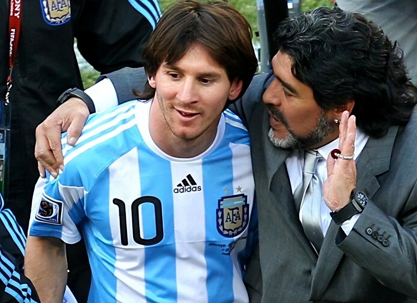 马拉多那哪年世界杯冠军（球王马拉多纳在世界杯的表现：4届21场8球6助，1冠军1红牌）-趣拿体育