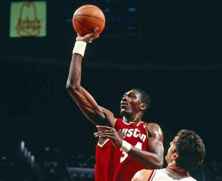 nba有哪些13号巨星（卓尔不凡！盘点NBA最伟大的五个球衣号码：科比的24号无缘入选）