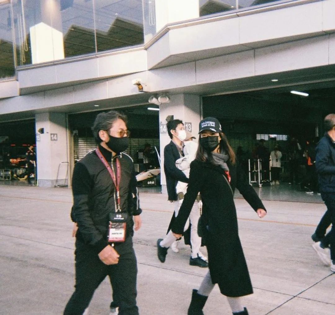 日本国民美少女始祖，曾和成龙一起主演电影！无数粉丝求她复出…