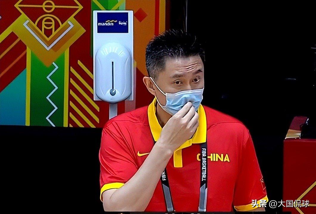 中国男篮热身赛负美大学男篮，杜锋获意外惊喜，两张王牌全面激活