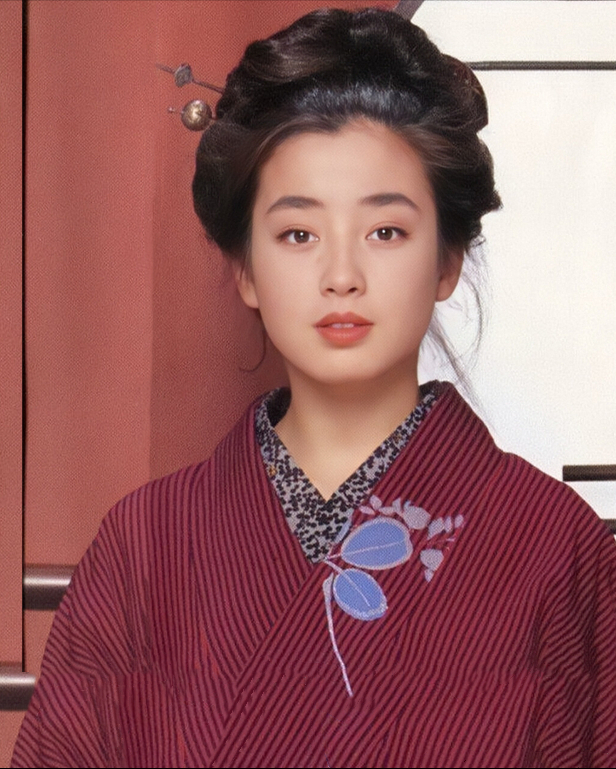 昭和"第一美人"宫泽理惠,被亲妈操控的一生!