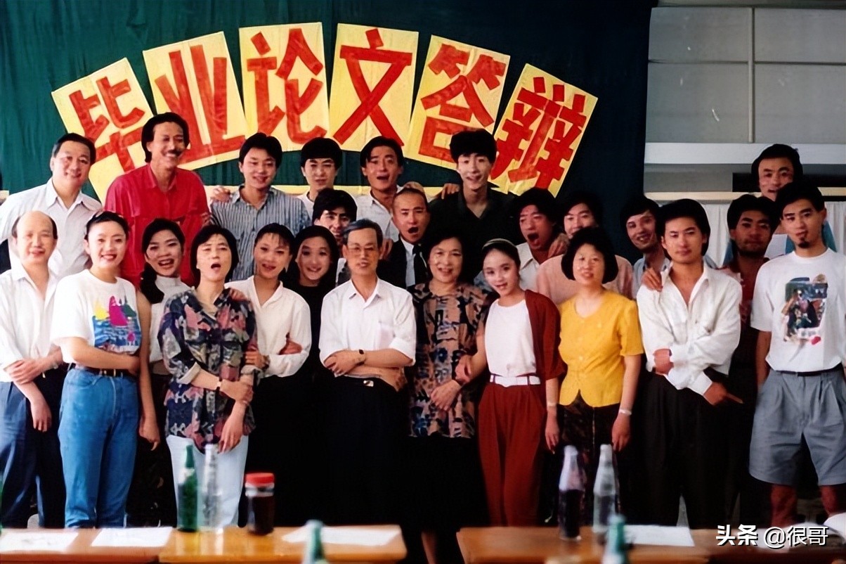 金铁峰：刘奕君同学，因演日本人成名，如今在幸福到万家中扮莫总