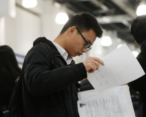 22岁刚上大学就感到很自卑，不是学生不努力，而是现实很无奈