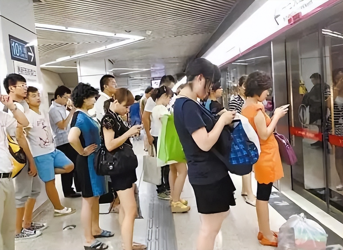 大学中“奶头乐”现象，吞噬着大学生的未来，让家长十分担心