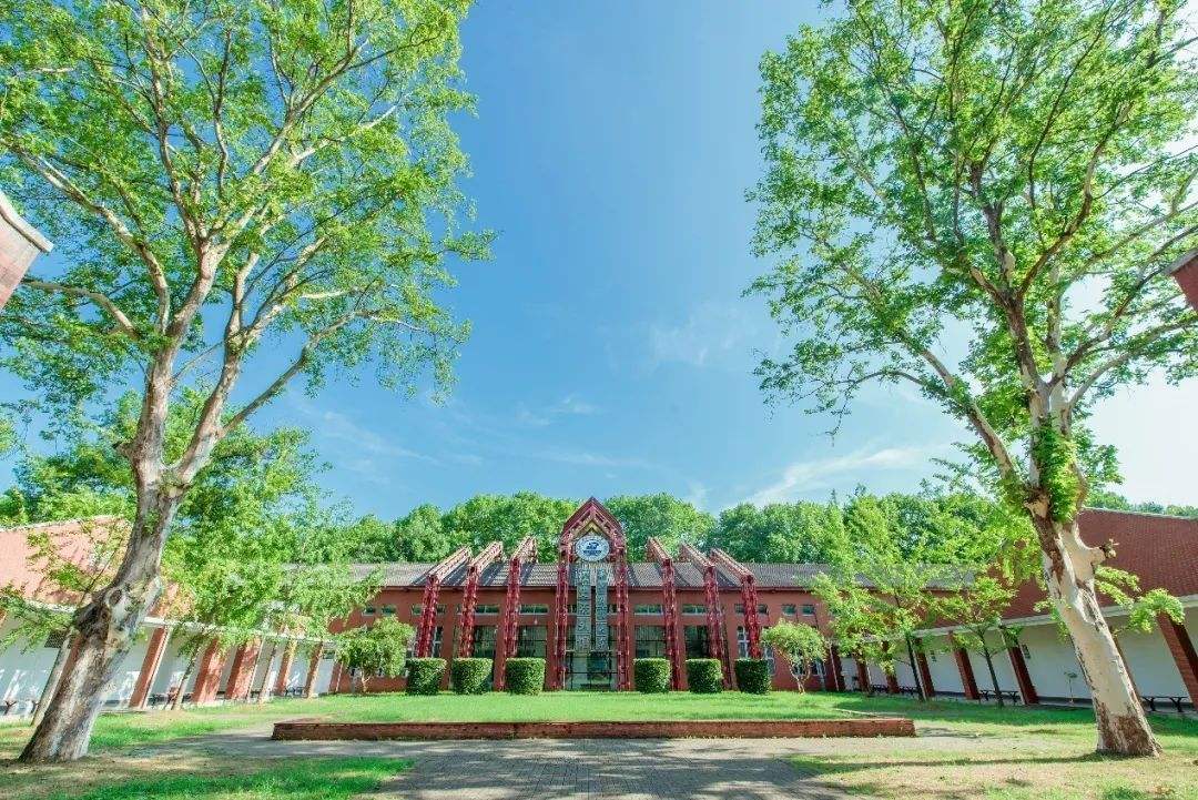 华中科技大学：无愧简称“华中大”，文科生也能报考的综合性大学