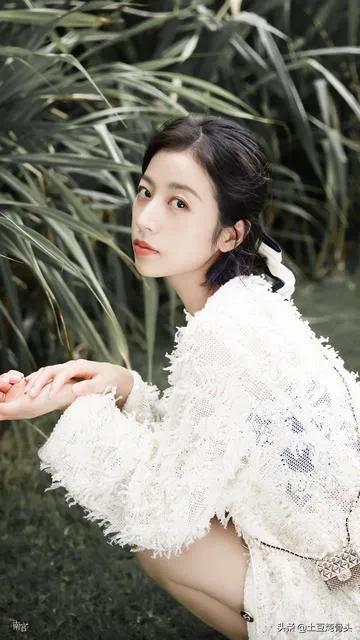 明星壁纸—周雨彤