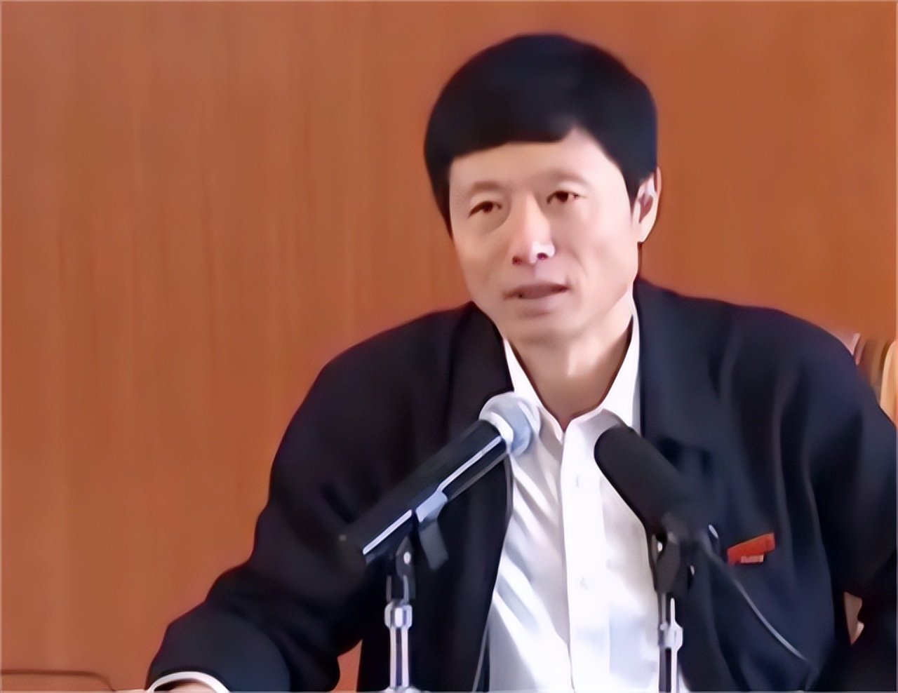 2014年艾跃进确诊胃癌，胃部被切掉4分之1，仍不愿意离开讲台