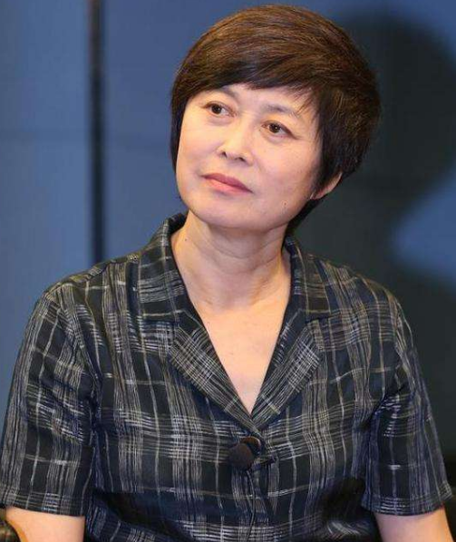 三战考研，放弃当老师进央视，三十年为民请命，敬一丹励志人生